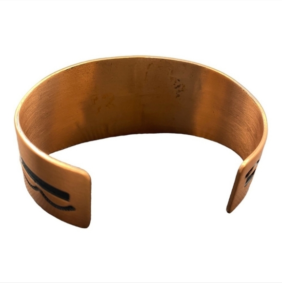 Wide Copper Cuff Southwestern Bracelet / Niello & Stamped Scalloped Design, Mark - Picture 5 of 9